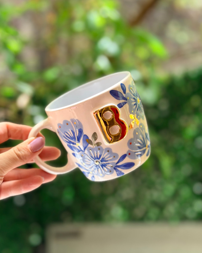 ماگ حروف گل آبی کمرنگ