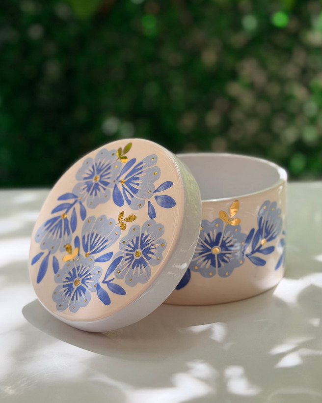 شکلات خوری طرح گل آبی کمرنگ