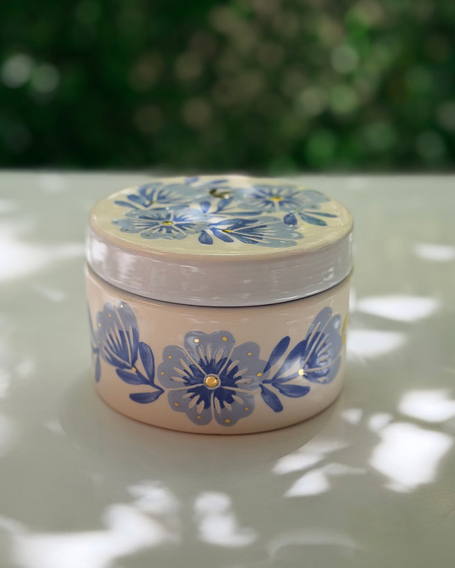 شکلات خوری طرح گل آبی کمرنگ